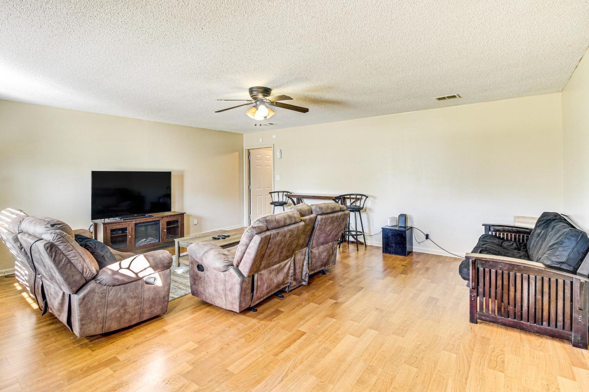 3 Mi To Hunter Army Airfield With Serene Deck Holiday home Savannah