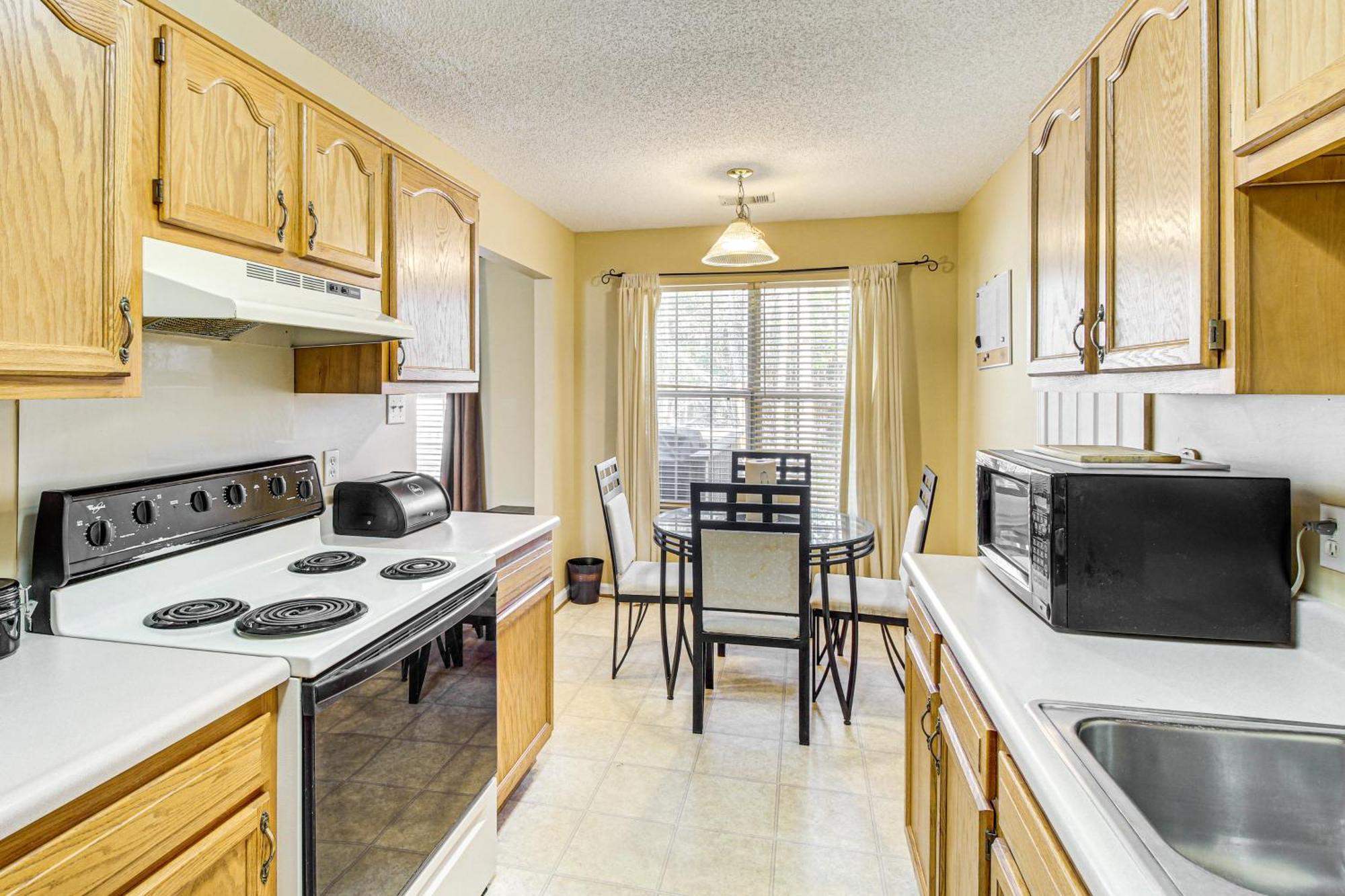 3 Mi To Hunter Army Airfield With Serene Deck * Savannah