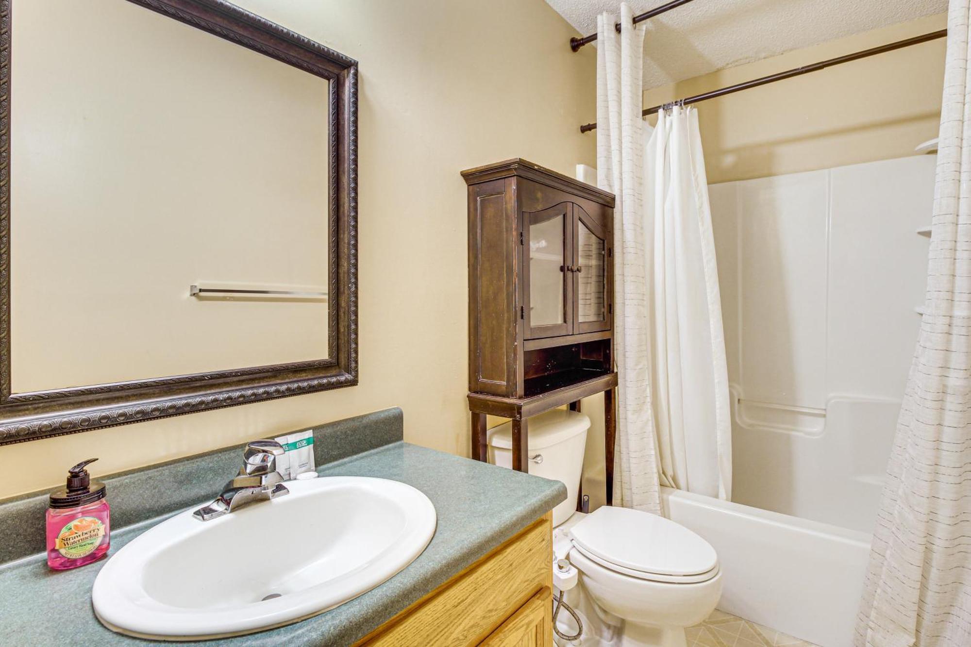 3 Mi To Hunter Army Airfield With Serene Deck Holiday home