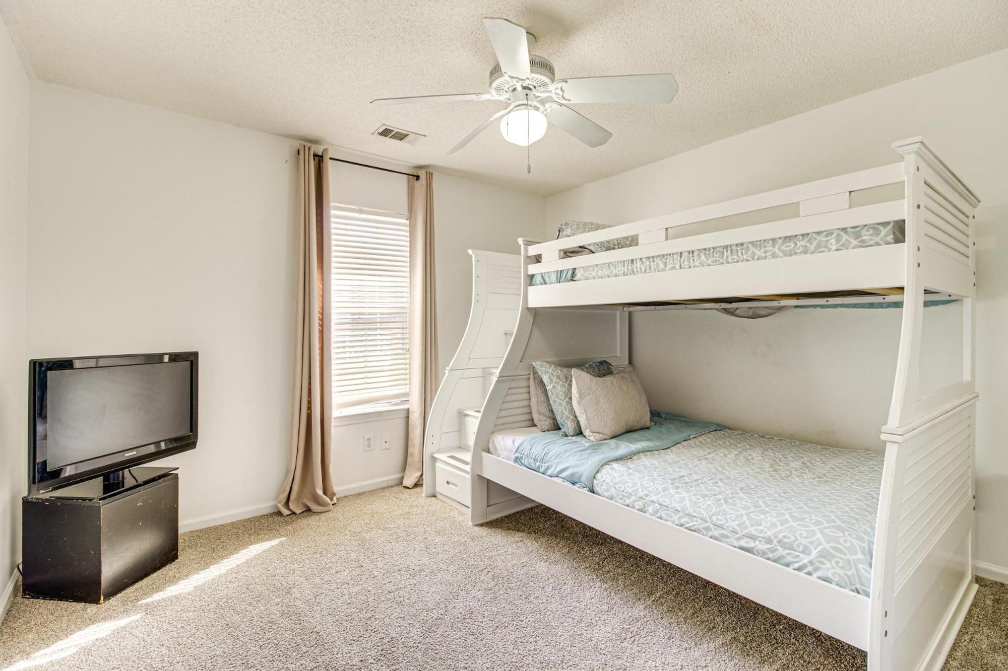 Holiday home 3 Mi To Hunter Army Airfield With Serene Deck Savannah