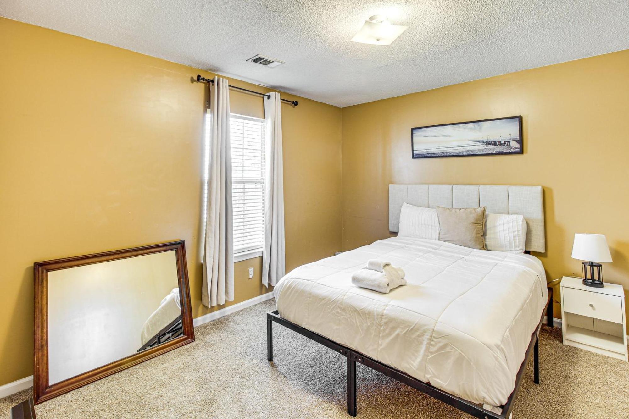 3 Mi To Hunter Army Airfield With Serene Deck * Savannah