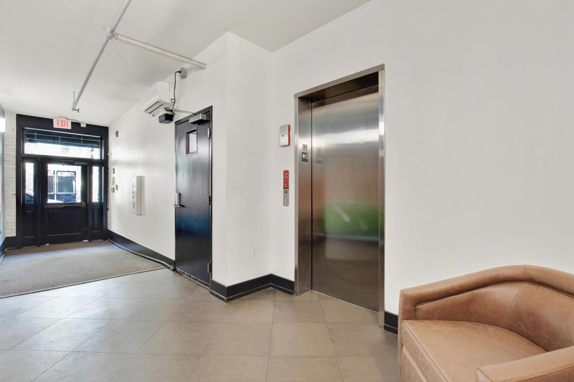 Midtown Pointe Apartment *