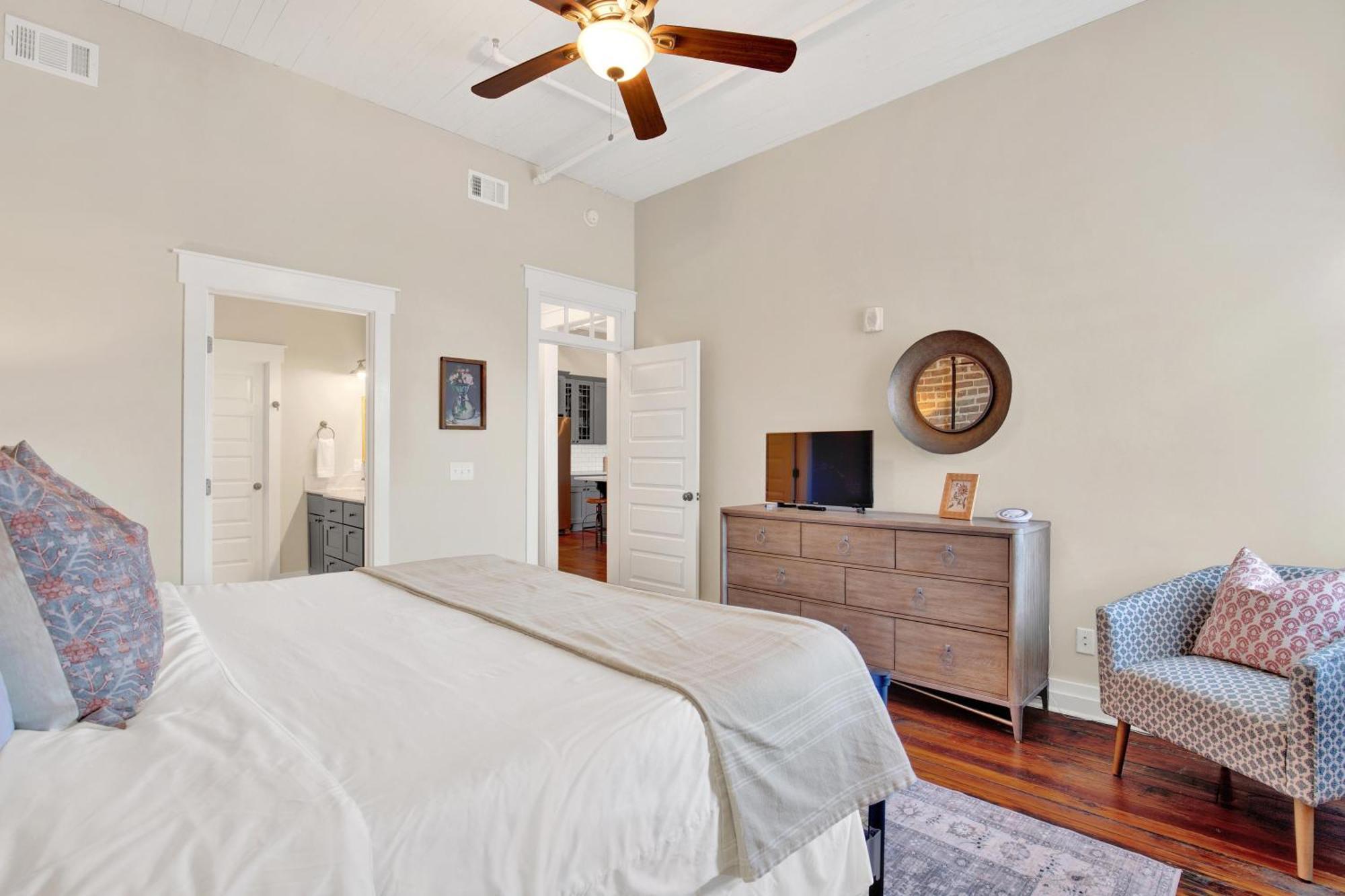 Midtown Pointe Apartment