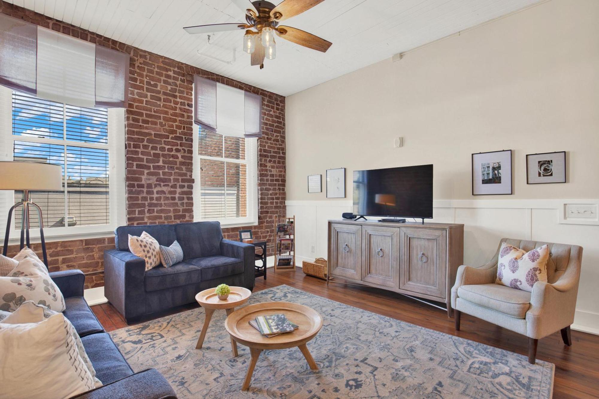 Midtown Pointe Apartment