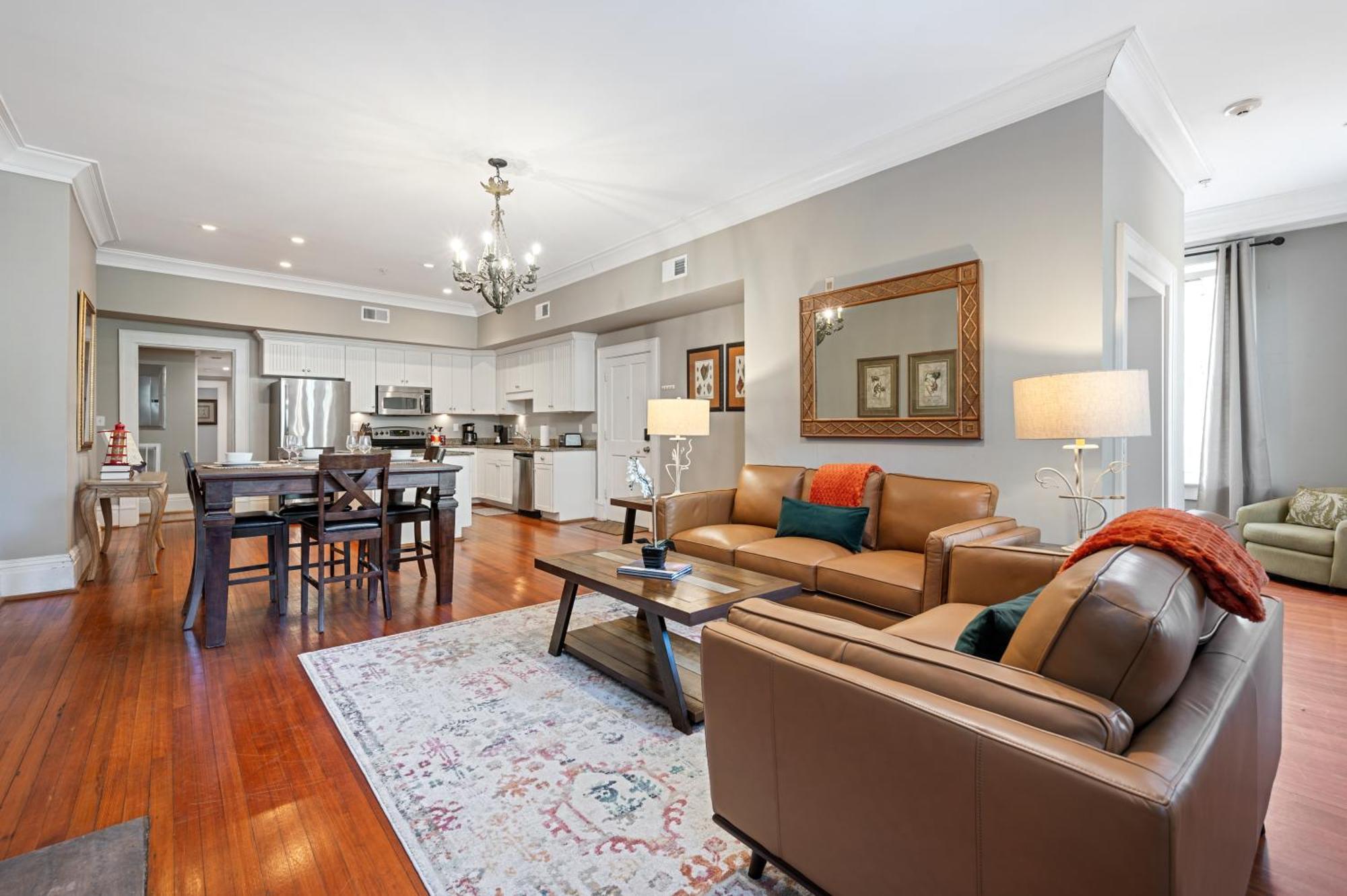 Holiday home Walk To Bars Shopping River Street!-3 *