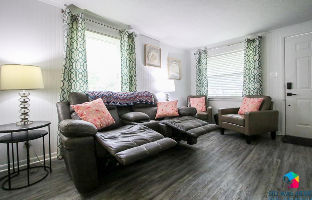 Cake By The Ocean Electric Recliners-minutes From I-95 And Pembroke Holiday home *