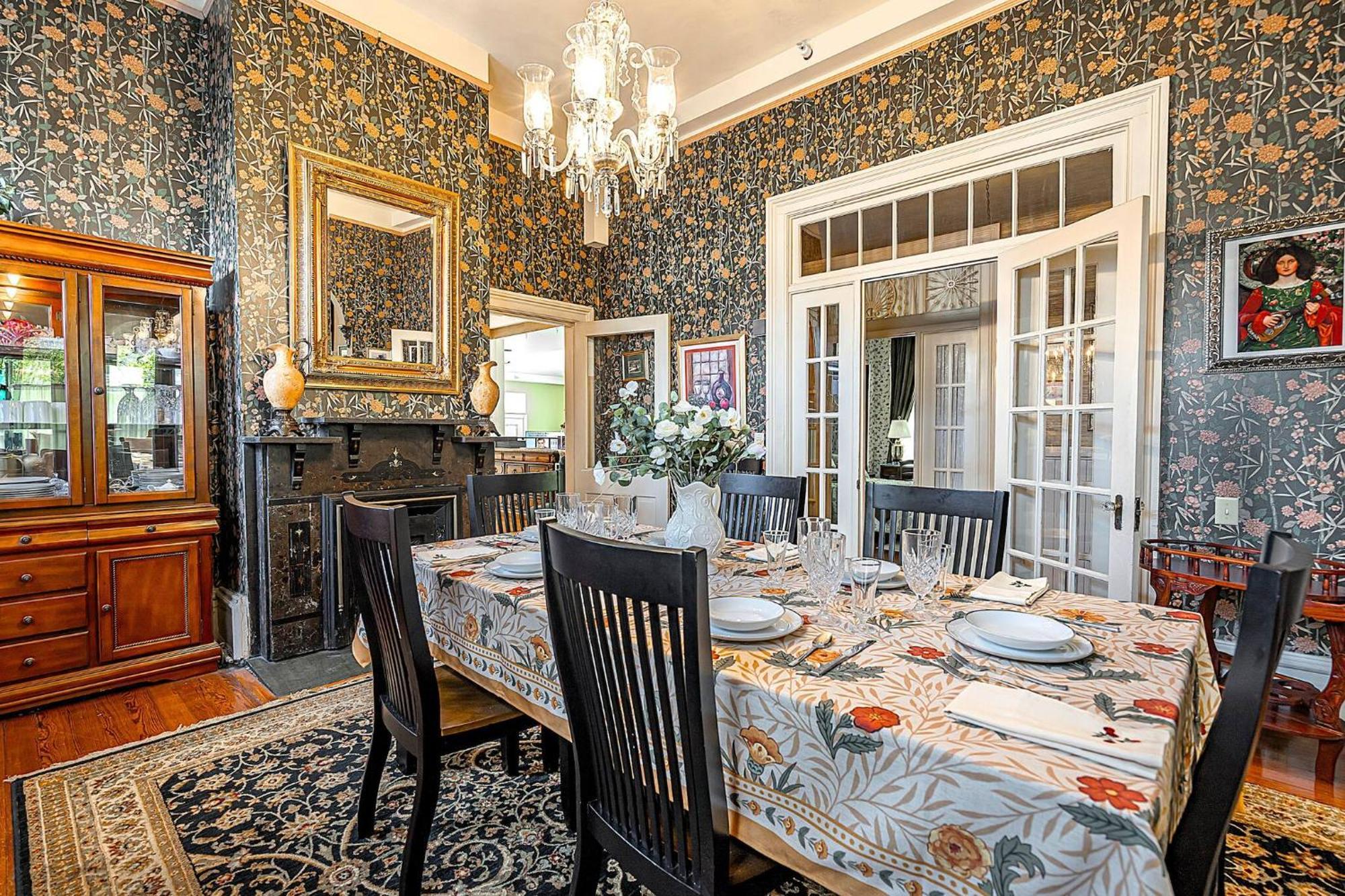 Holiday home Unique Victorian Main House And Carriage House Savannah