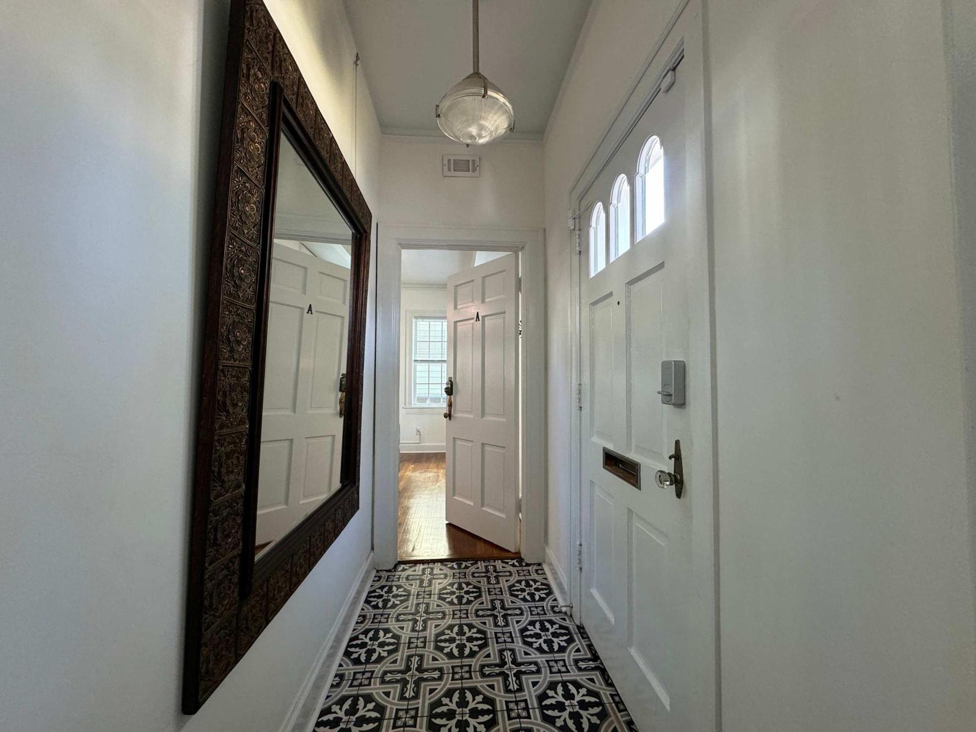 Spacious 3-floor Downtown Retreat - Prime Location *