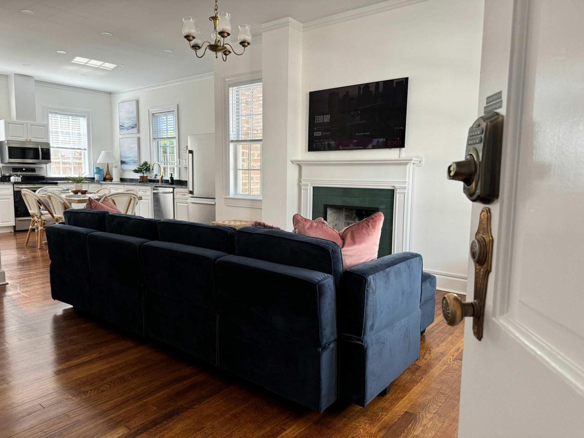 Spacious 3-floor Downtown Retreat - Prime Location * Savannah
