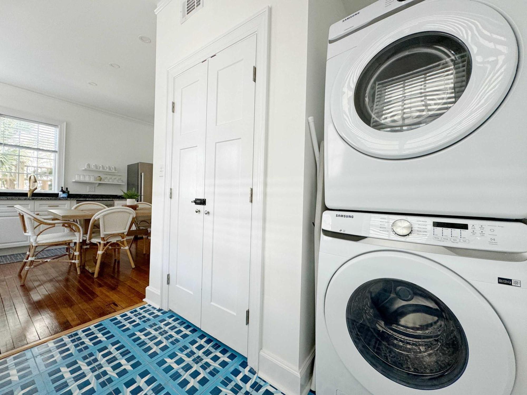 Spacious 3-floor Downtown Retreat - Prime Location Holiday home Savannah