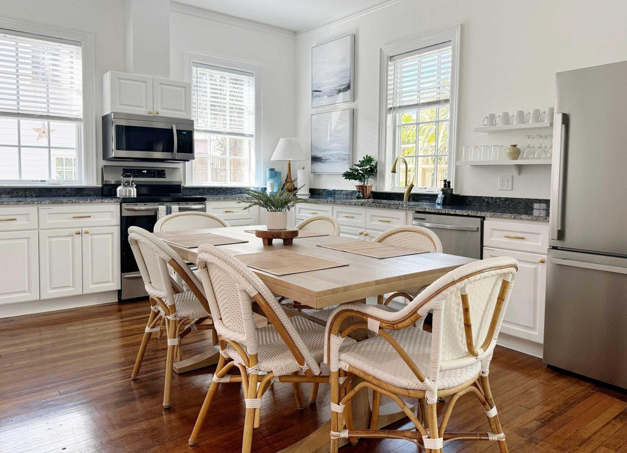 Spacious 3-floor Downtown Retreat - Prime Location * Savannah