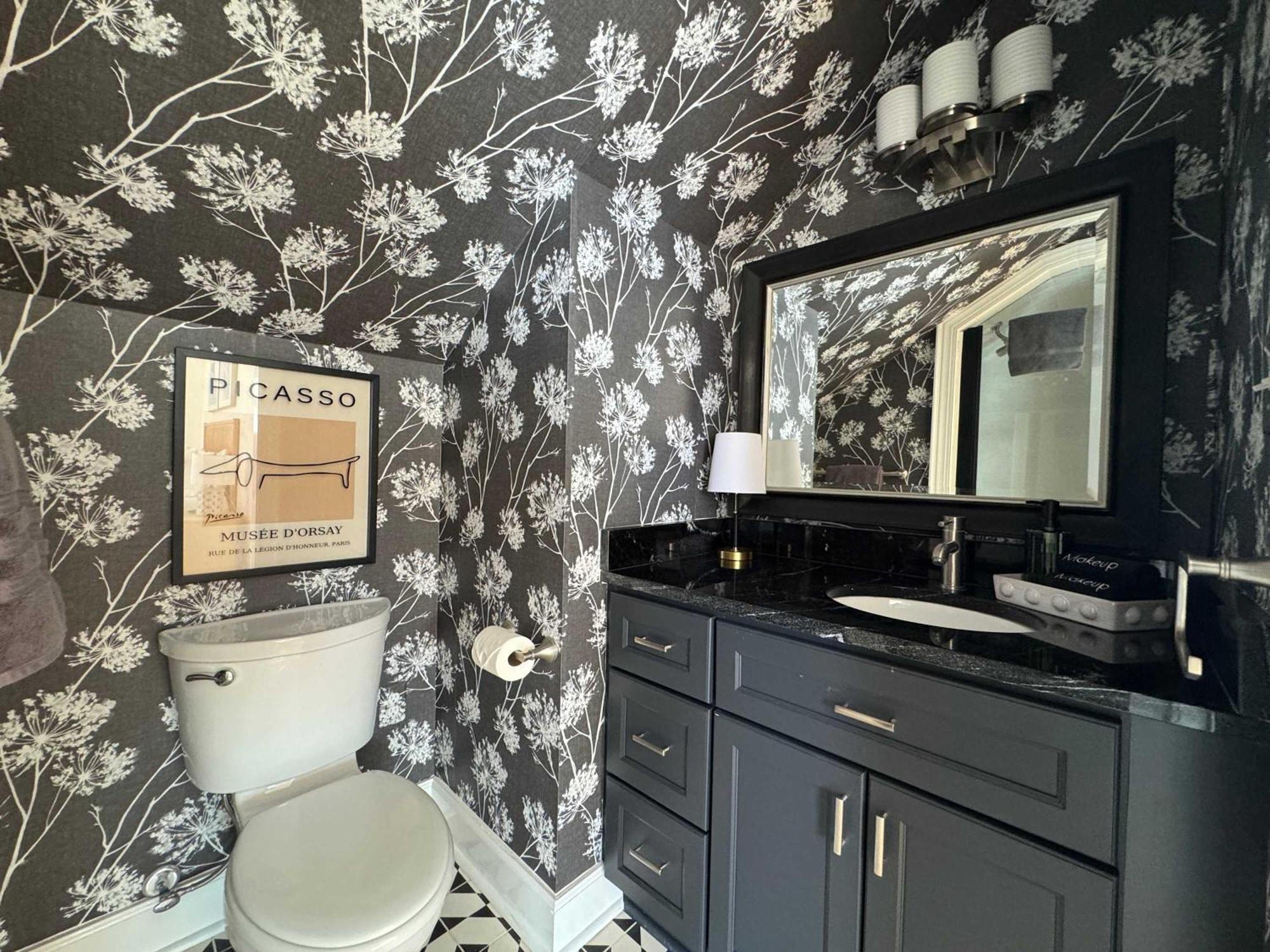 Classy 3-story Downtown - Great Location