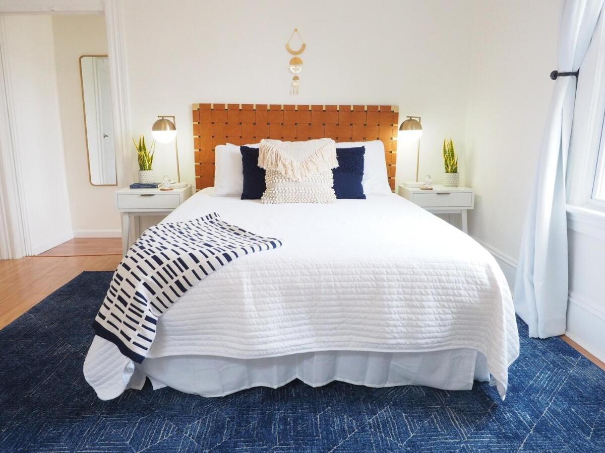 Stunning Forsyth Park Victorian - Walk To It All! Holiday home Savannah
