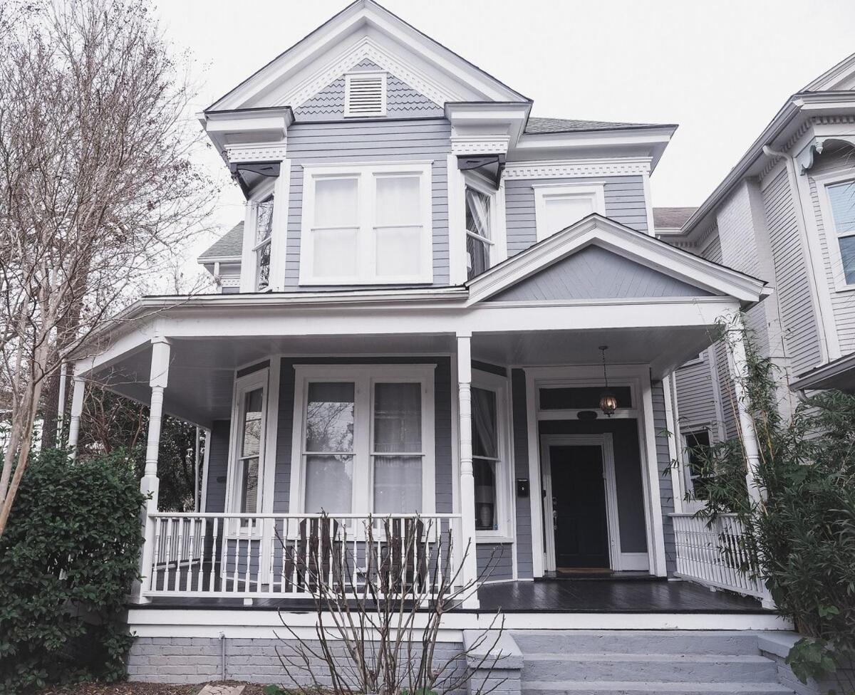 Stunning Forsyth Park Victorian - Walk To It All! Holiday home Savannah