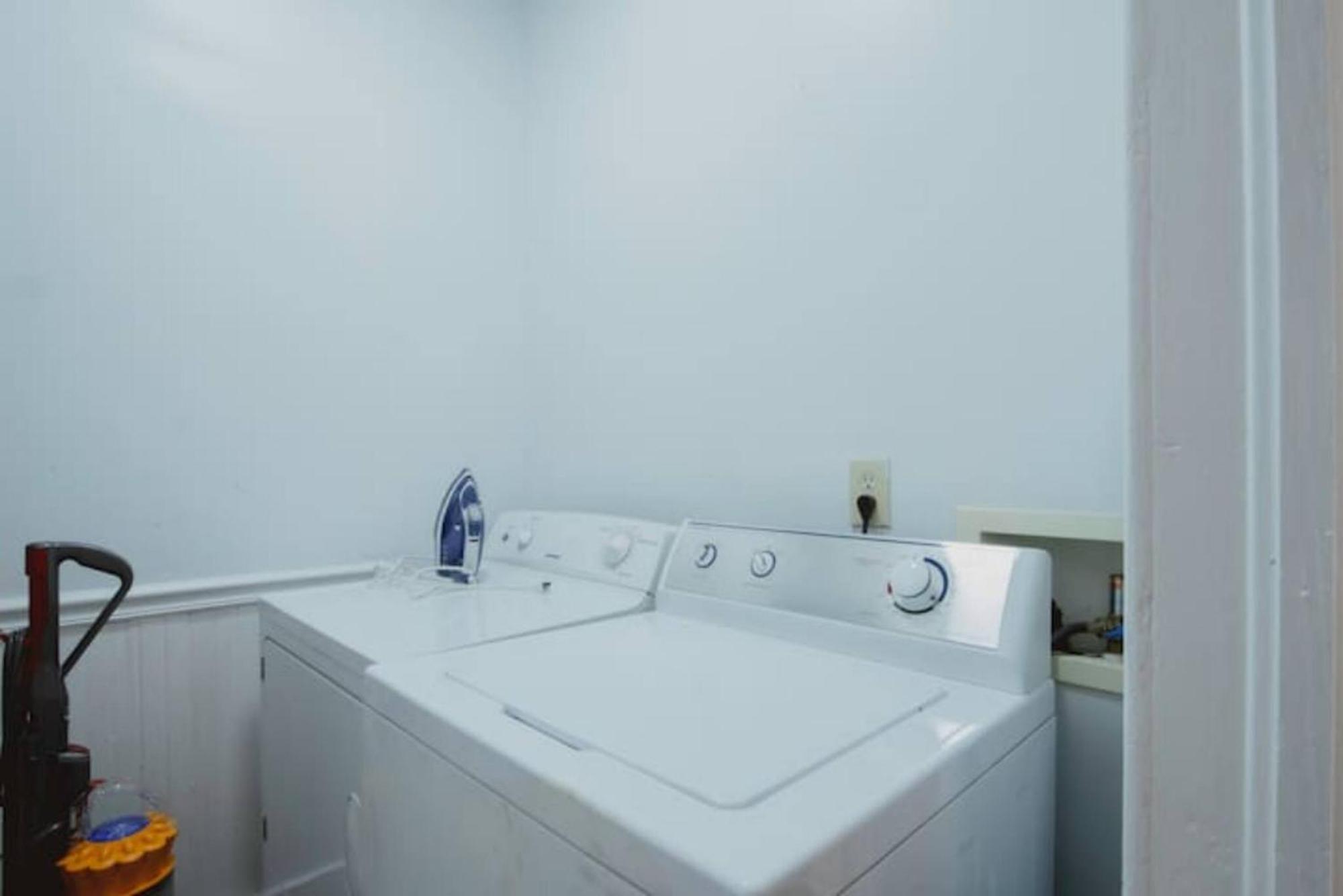Private Triplex Sleeps 22 Starland District Holiday home