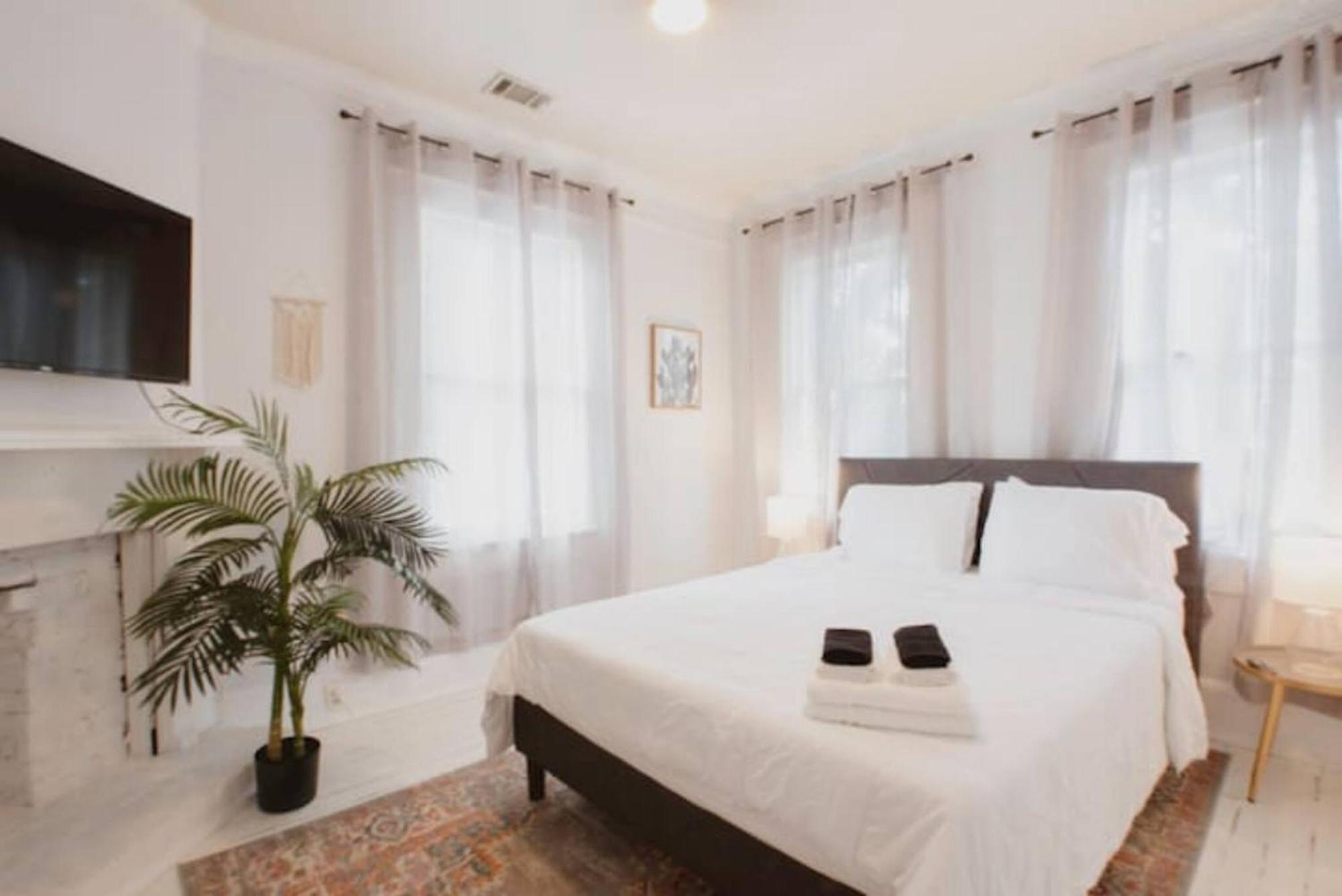 Holiday home Private Triplex Sleeps 22 Starland District Savannah