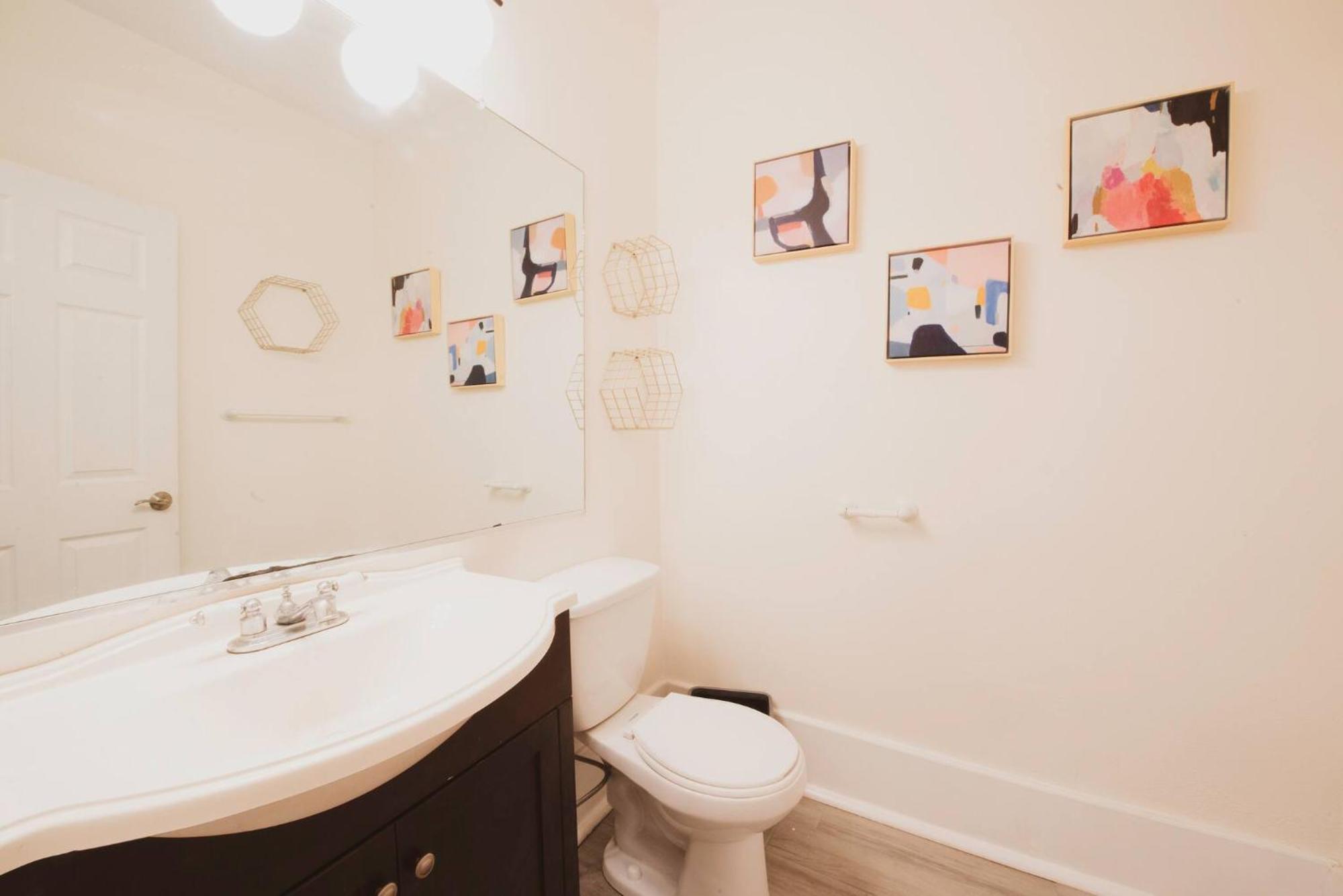 Private Triplex Sleeps 22 Starland District * Savannah