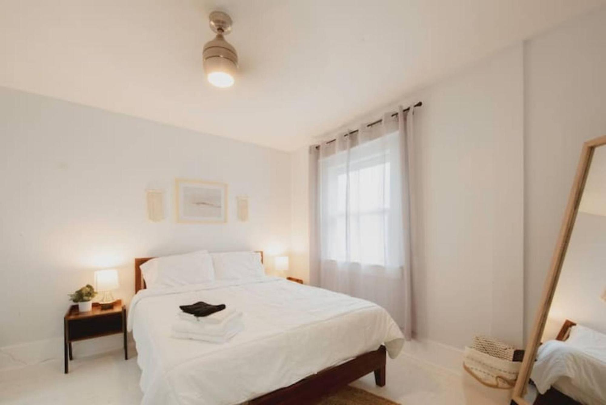 Private Triplex Sleeps 22 Starland District Holiday home