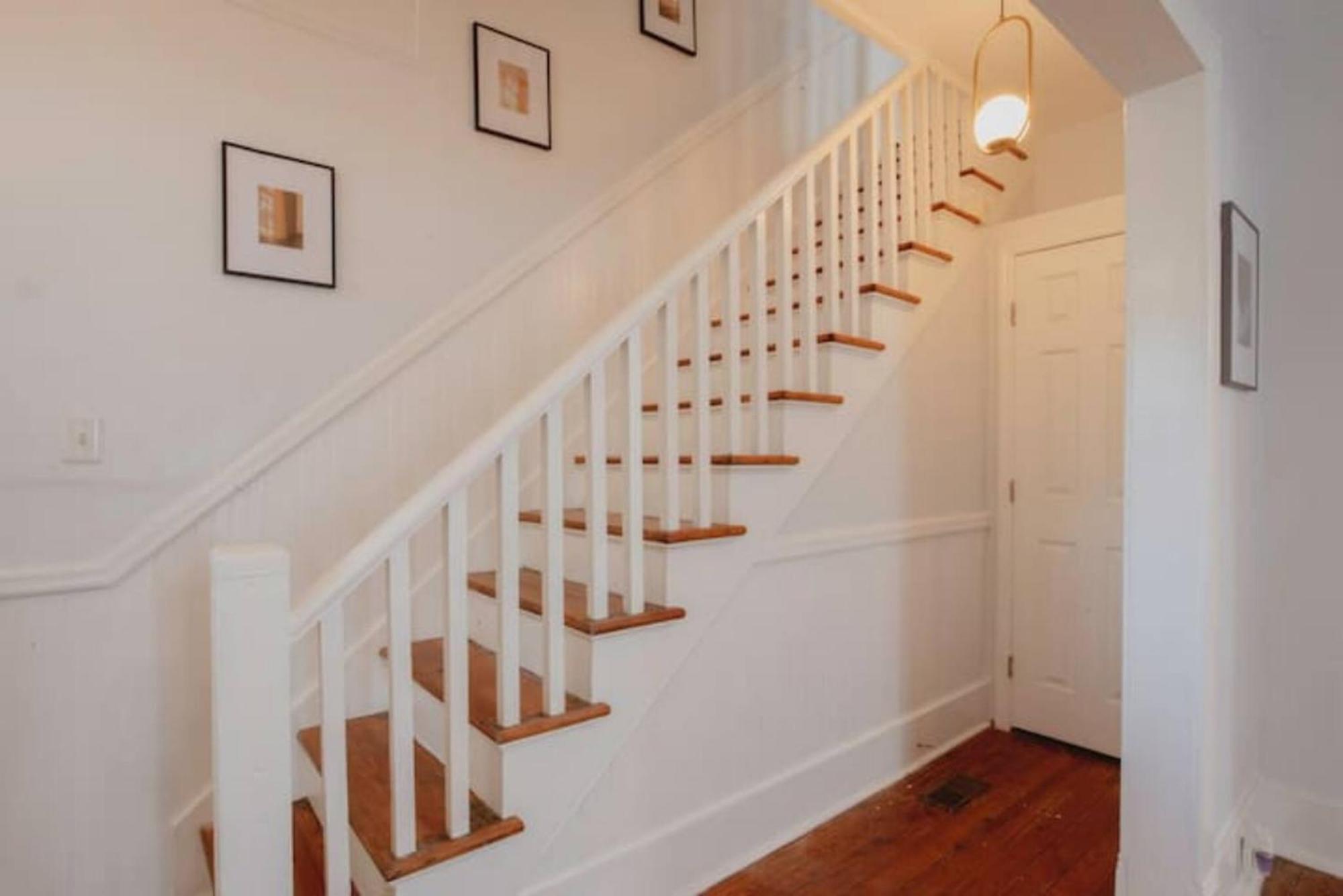Private Triplex Sleeps 22 Starland District Holiday home