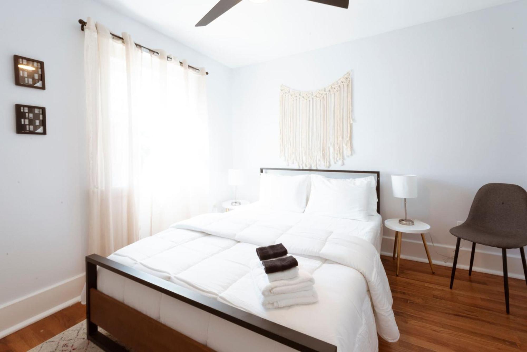 Private Triplex Sleeps 22 Starland District Holiday home *