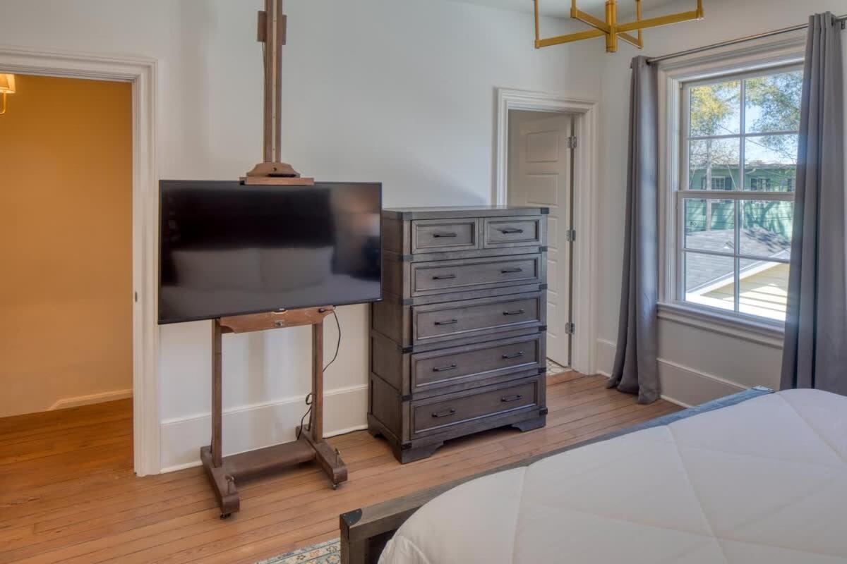 Luxvilla 3 Br-3 Ba Near River Street Villa