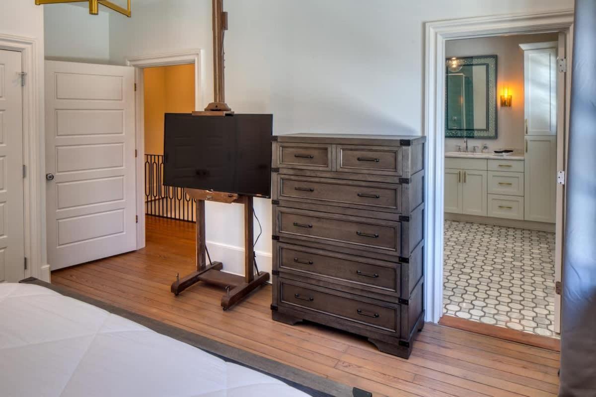 Luxvilla 3 Br-3 Ba Near River Street *