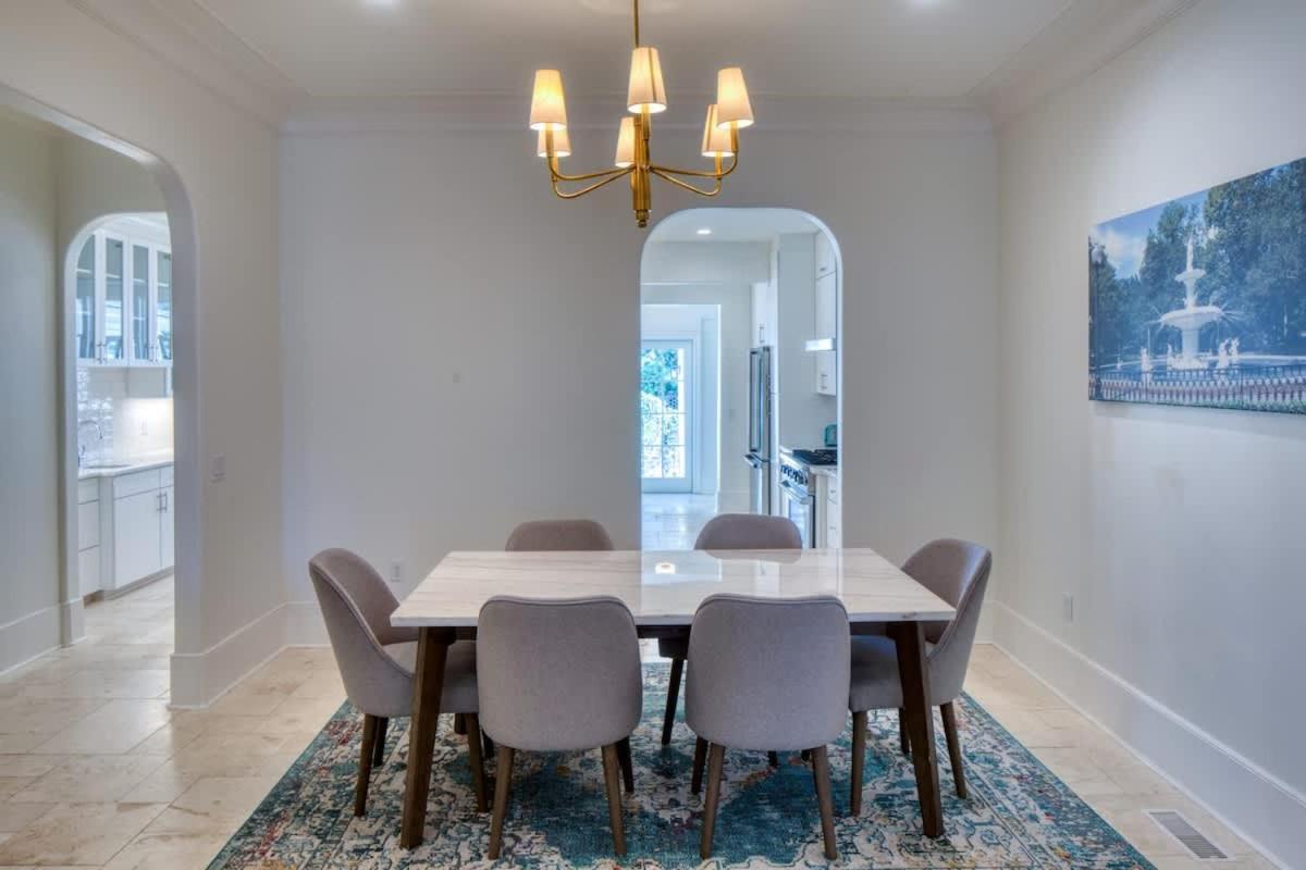 Luxvilla 3 Br-3 Ba Near River Street Villa