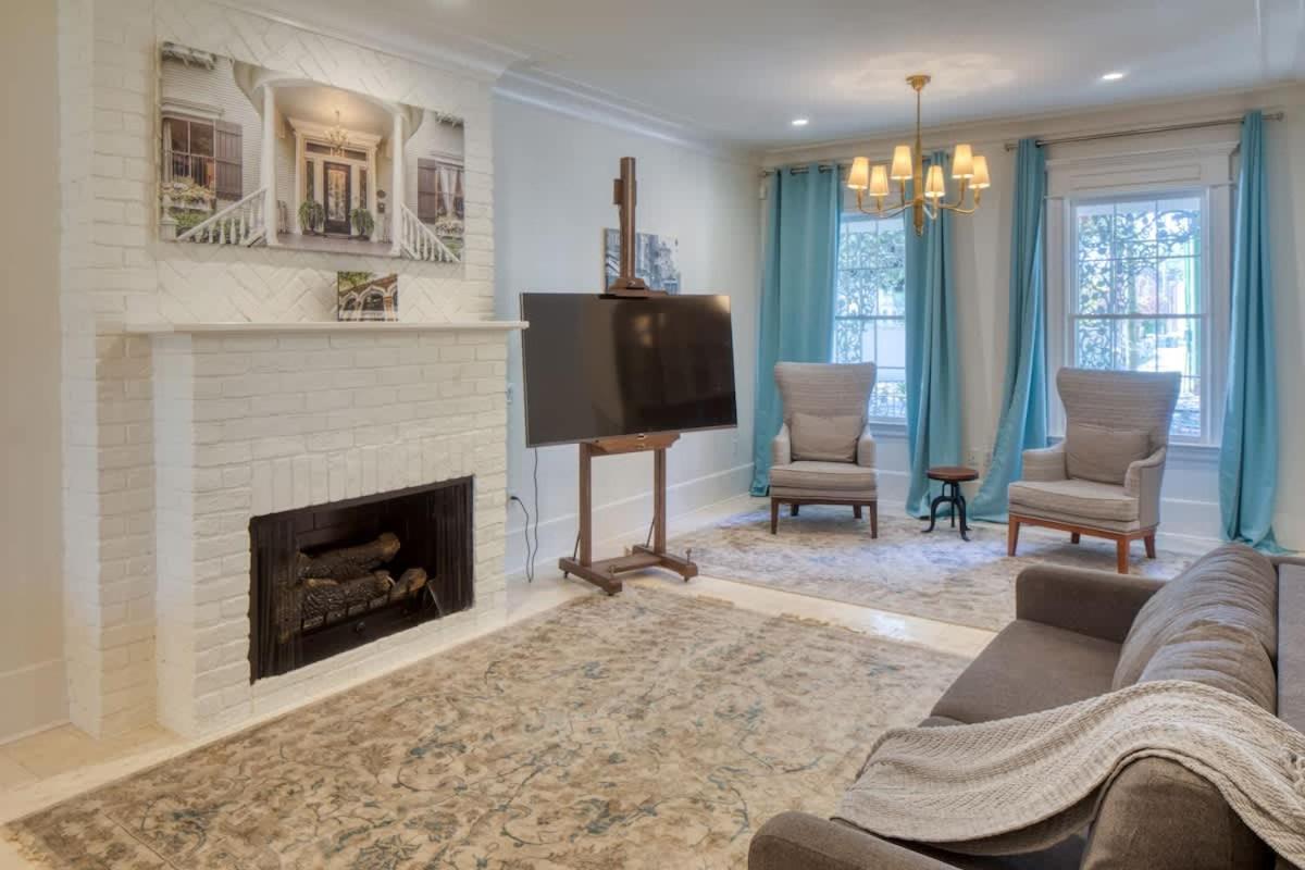 Luxvilla 3 Br-3 Ba Near River Street Villa