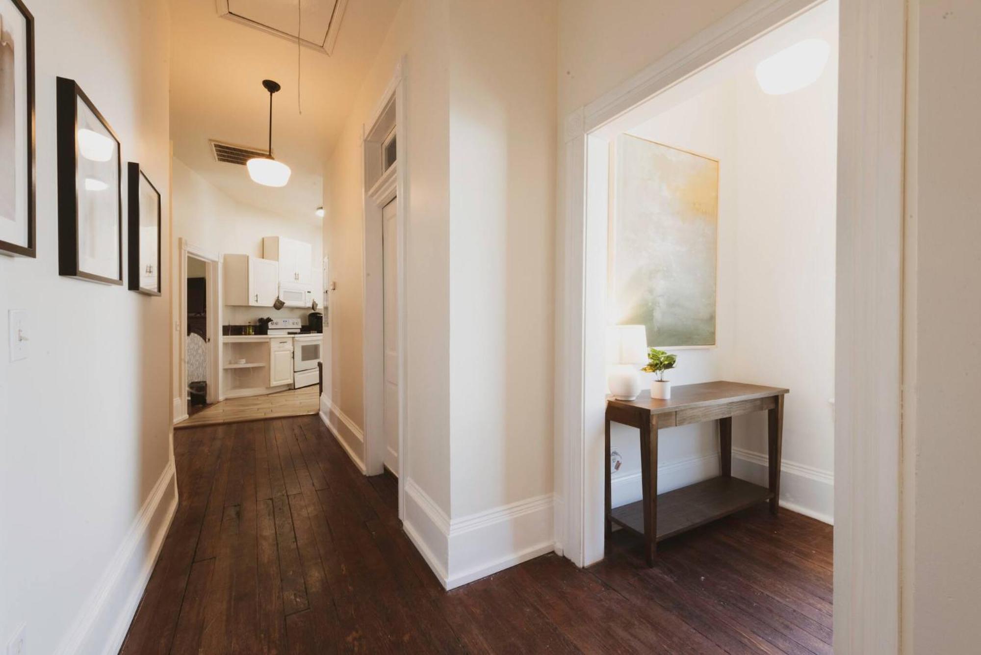 Entire Duplex 2 Apts & 6 Bdrs Near Forsyth Park!