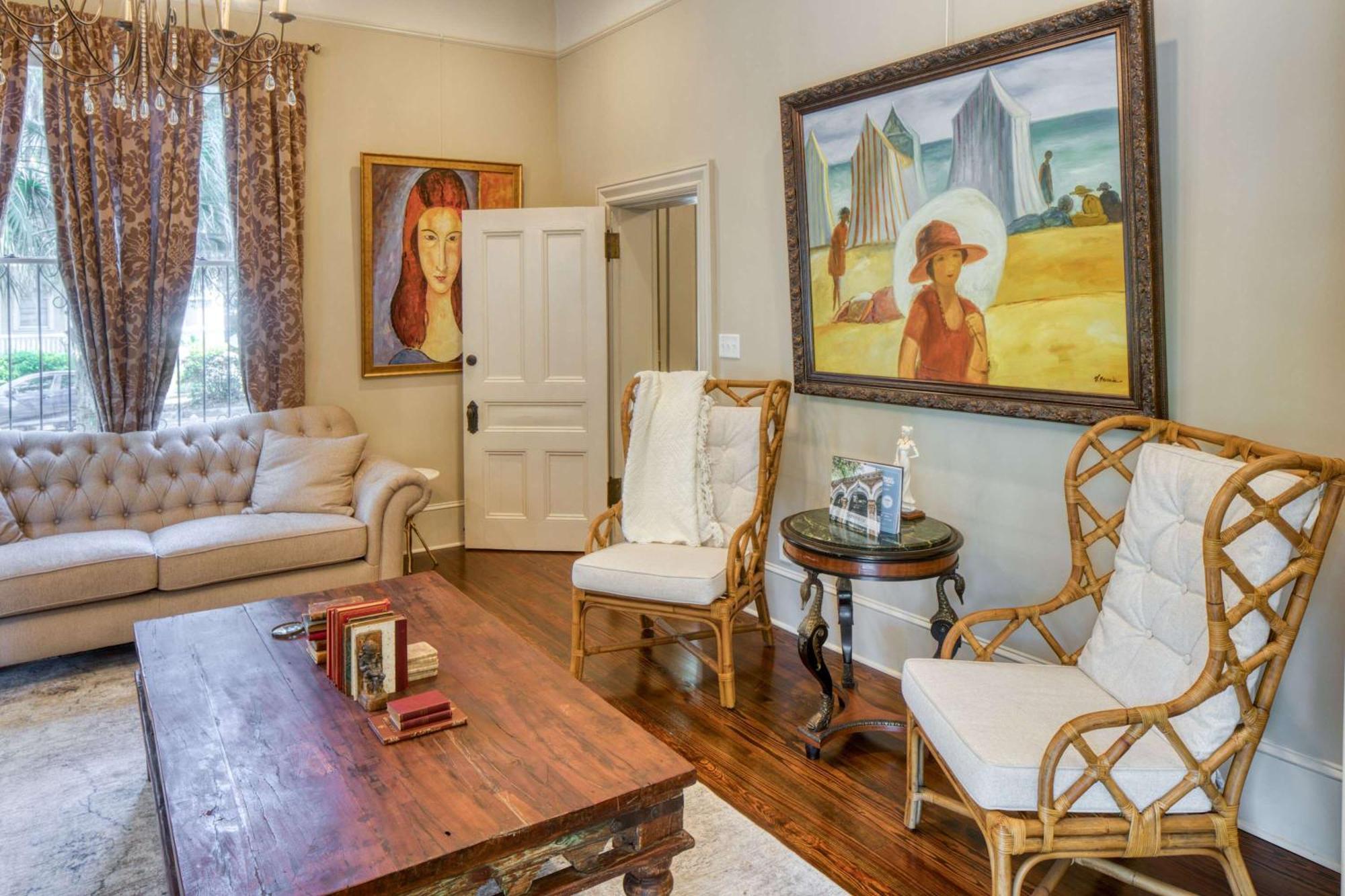 Estill Manor- Luxurious Estate With Pool & Garden - Sleeps 12