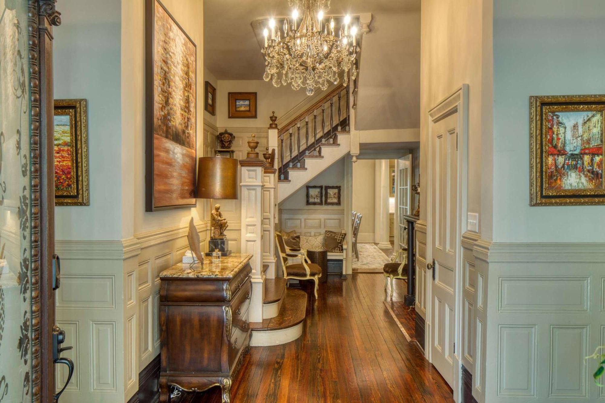 Estill Manor- Luxurious Estate With Pool & Garden - Sleeps 12 Savannah