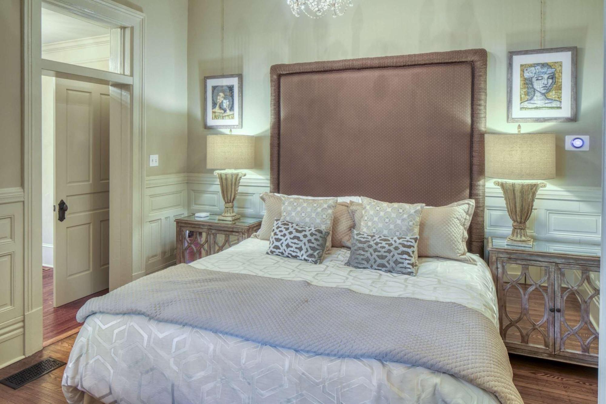 Estill Manor- Luxurious Estate With Pool & Garden - Sleeps 12 * Savannah