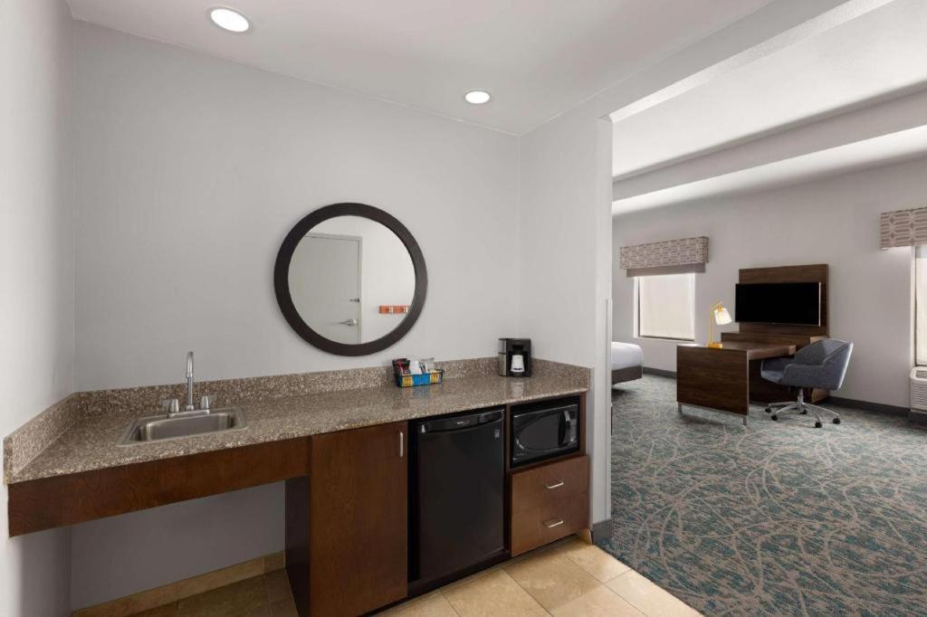 Hotel Hampton & Savannah-airport 2*