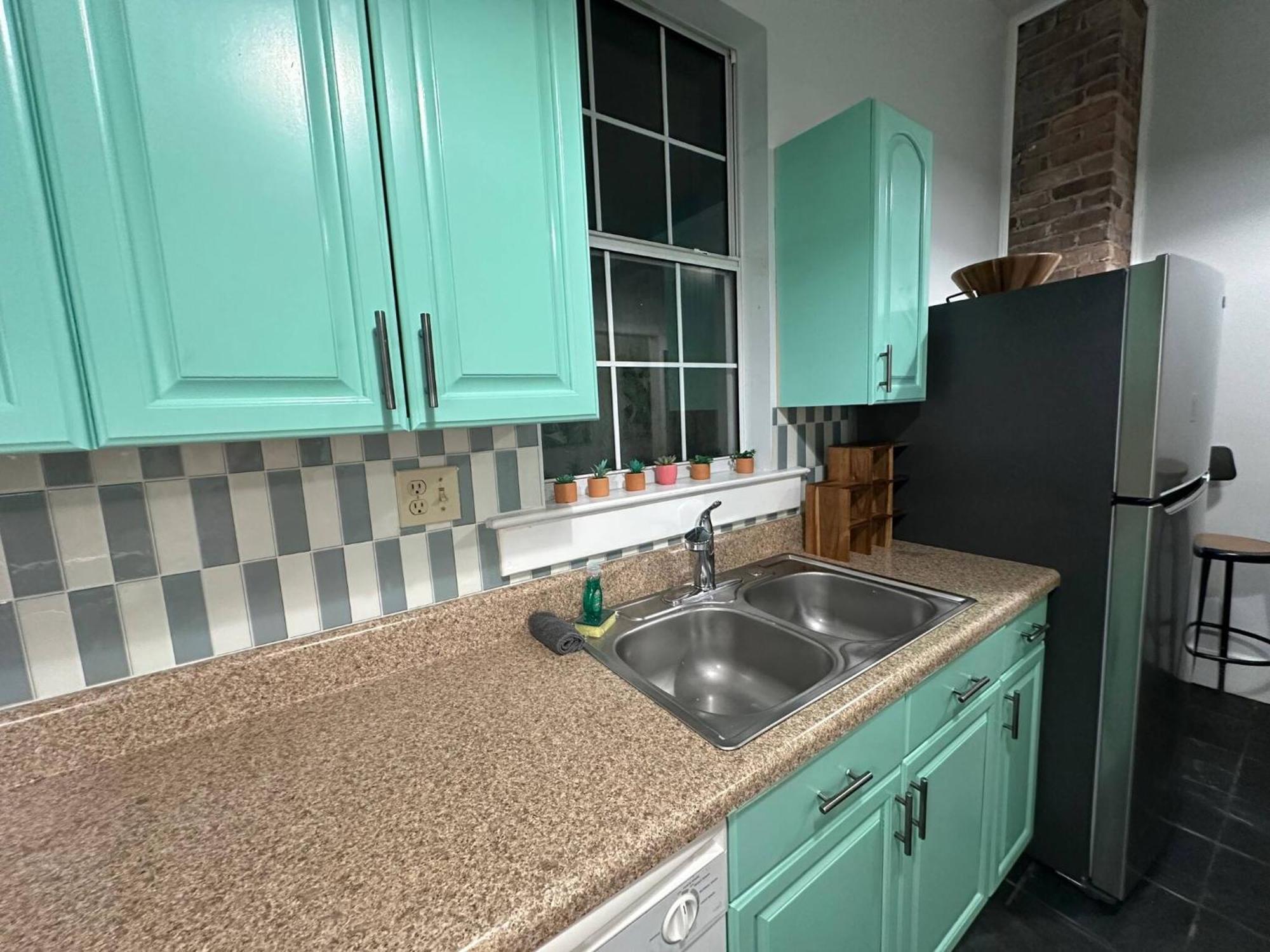 Great Starland District Place For Group Stays! Savannah