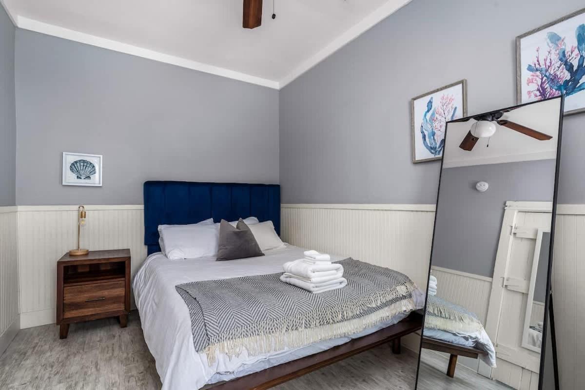Hot Tubs - Dt Duplex - Two Blocks Off Forsyth Park Holiday home Savannah