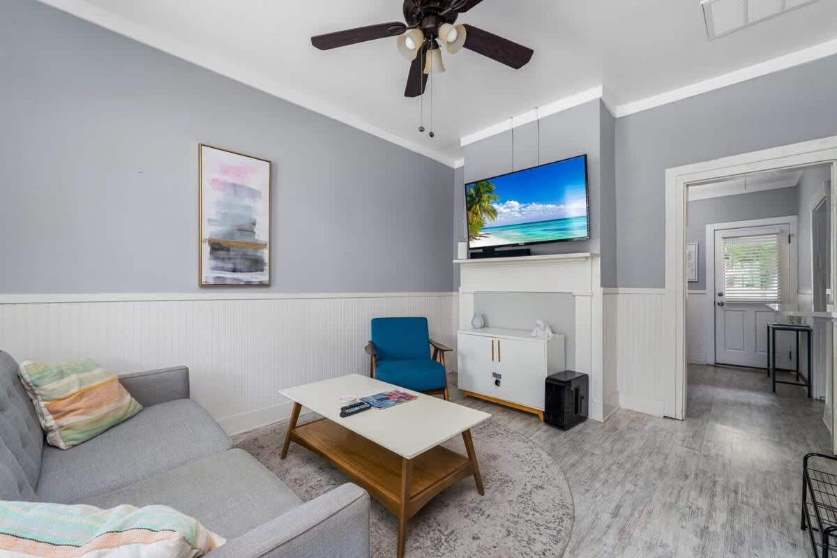 Holiday home Hot Tubs - Dt Duplex - Two Blocks Off Forsyth Park