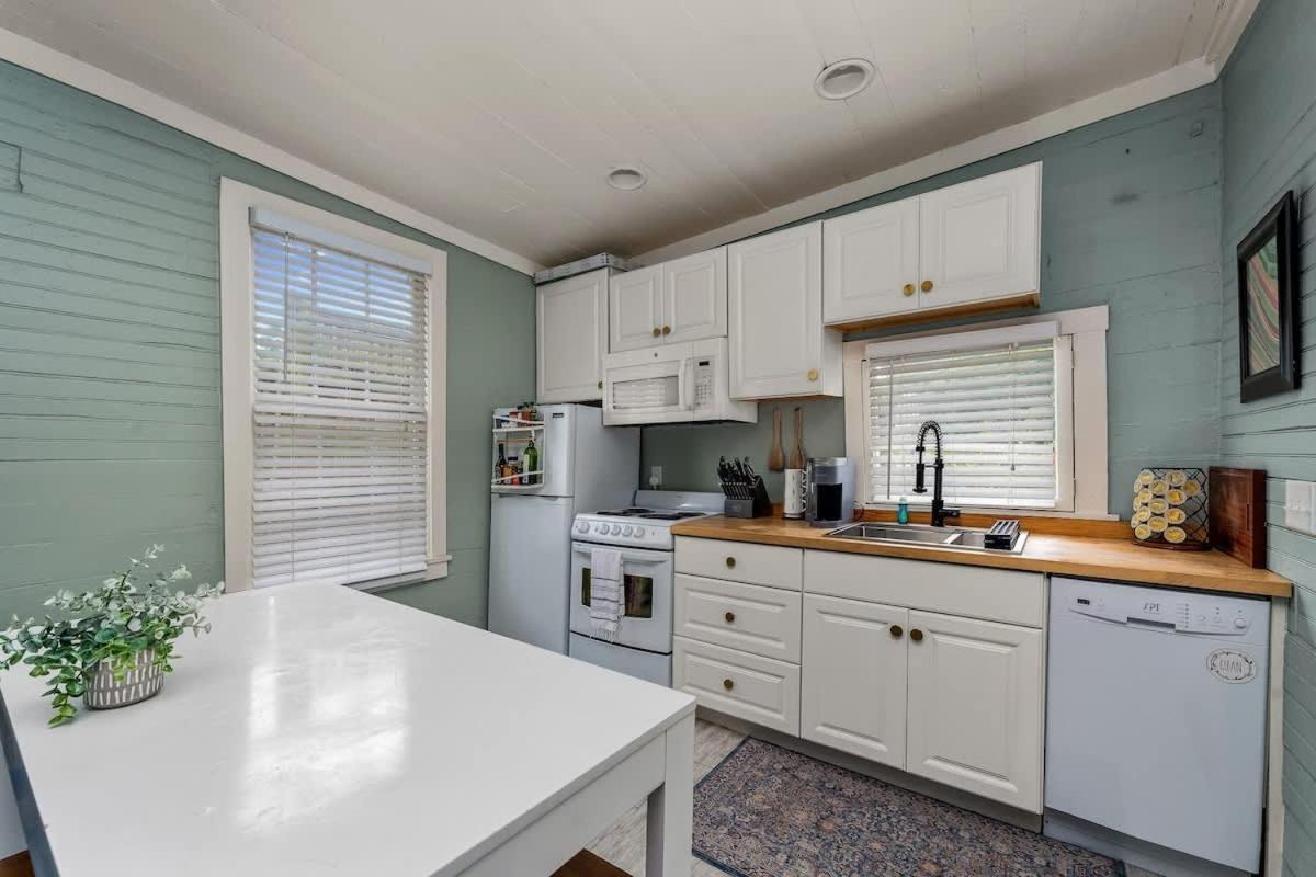 Holiday home Hot Tubs - Dt Duplex - Two Blocks Off Forsyth Park *