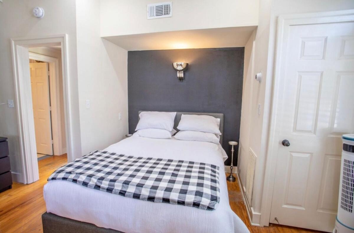 Apartment Romantic In Historic Downtown