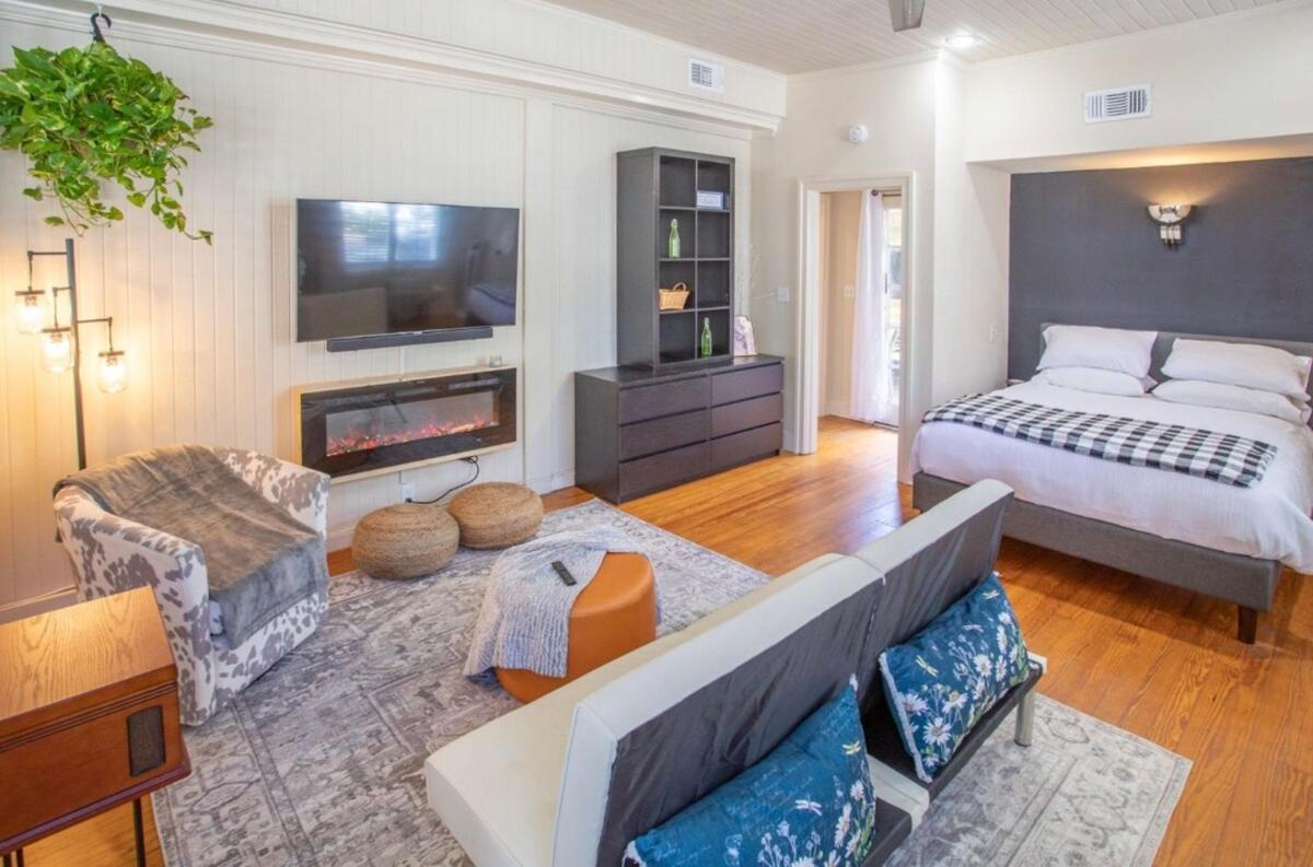 Romantic In Historic Downtown Apartment *