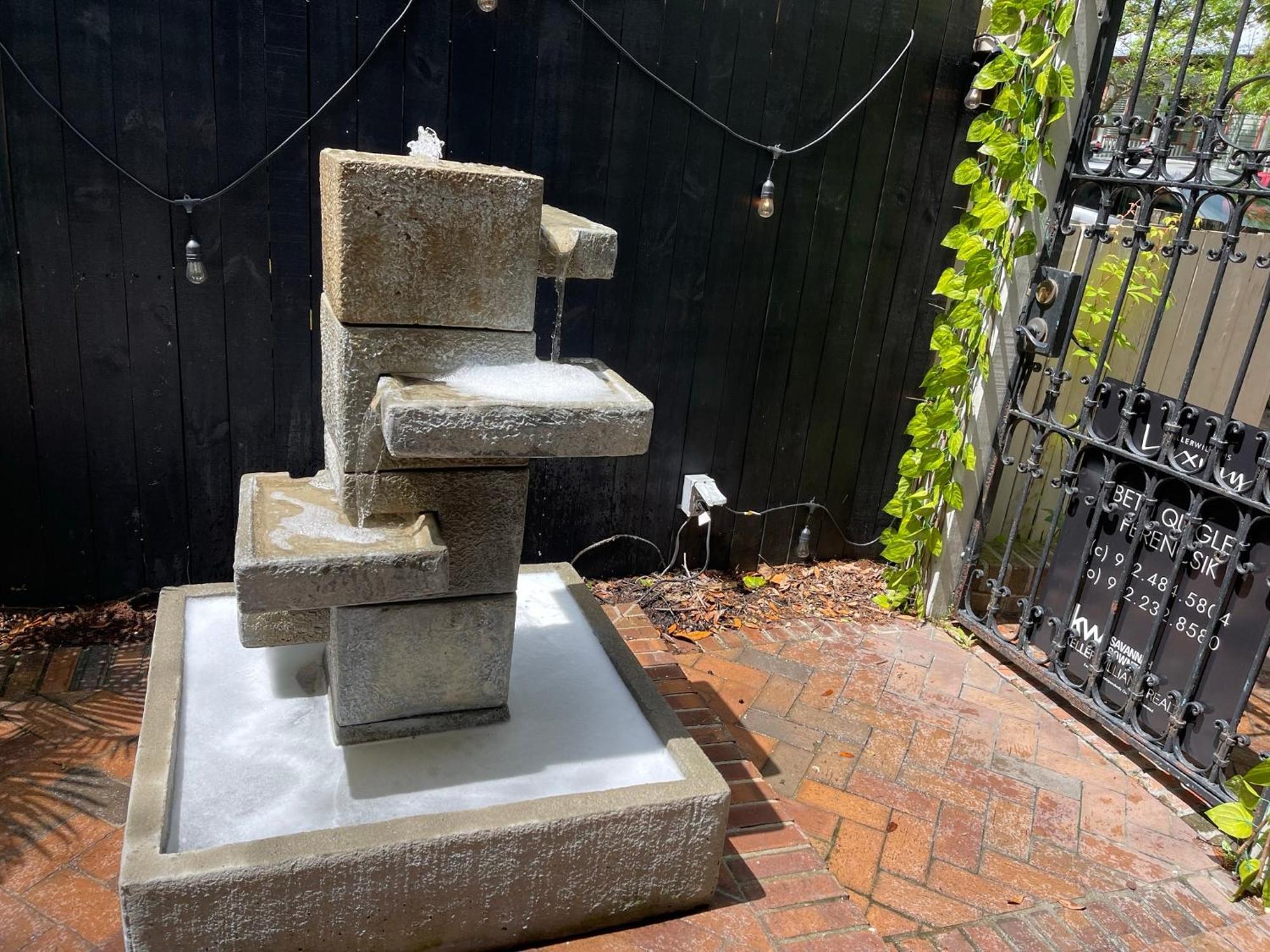 Romantic In Historic Downtown