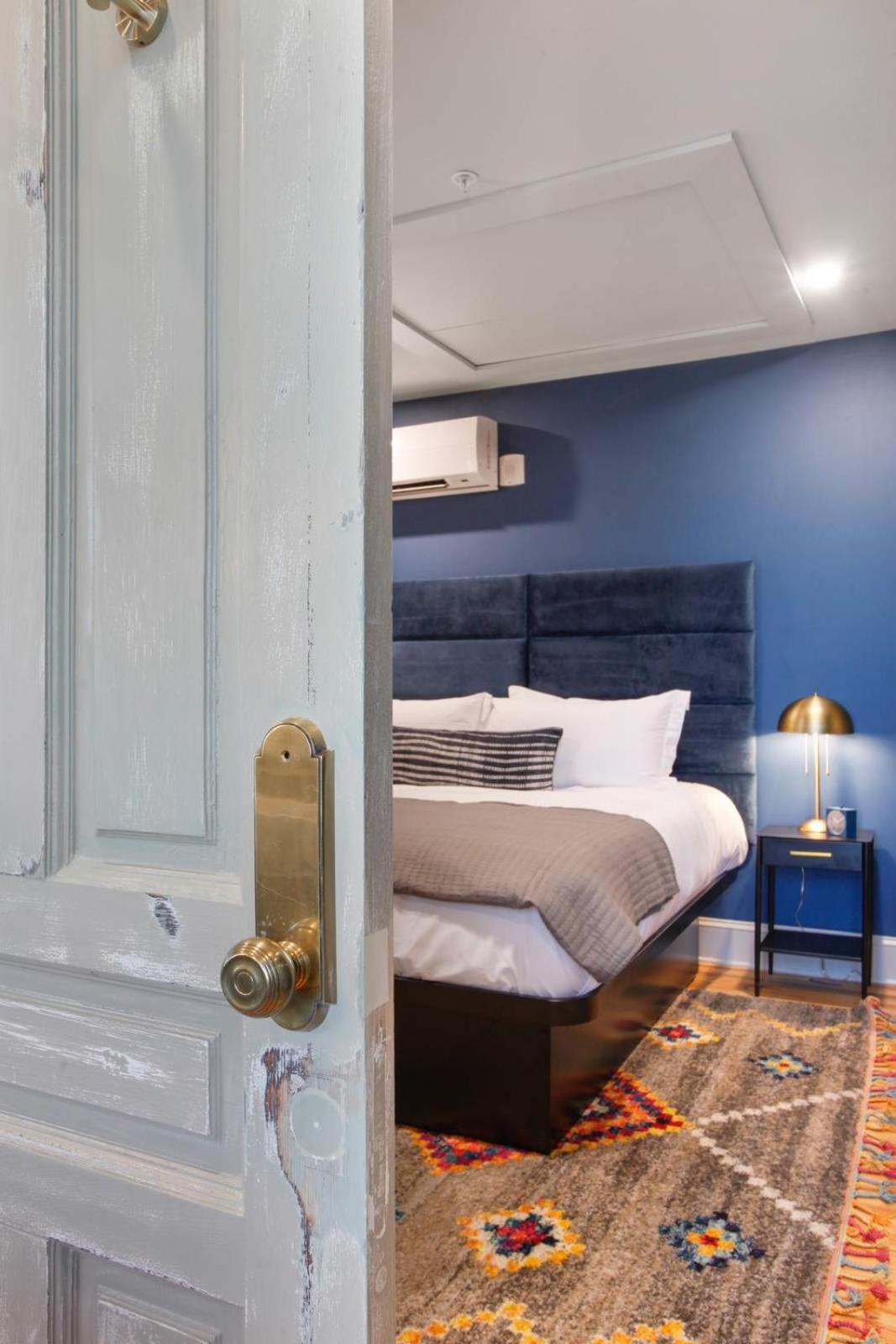 King 4th Floor Downtown Boutique Holiday home *