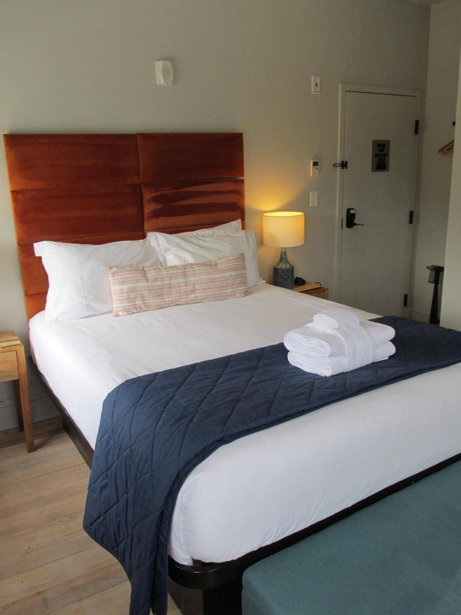 Queen 3rd Floor Downtown Sleeps 2 Holiday home Savannah