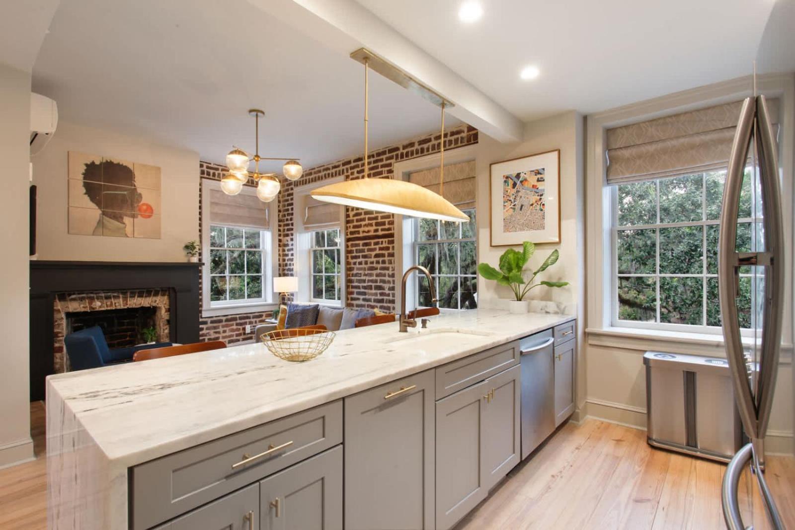 Luxury King Full Kitchen 3rd Floor * Savannah