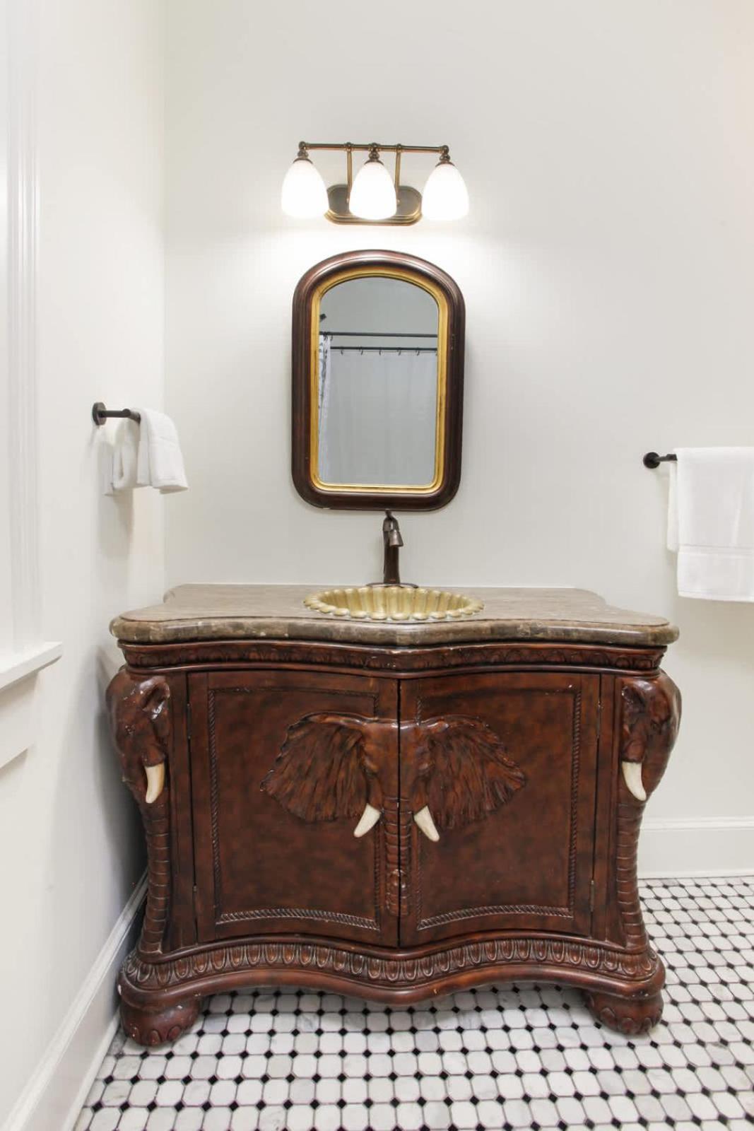 King Claw Foot Tub 2nd Floor Holiday home Savannah