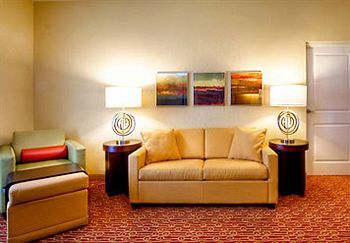 Towneplace By Marriott Airport Hotel