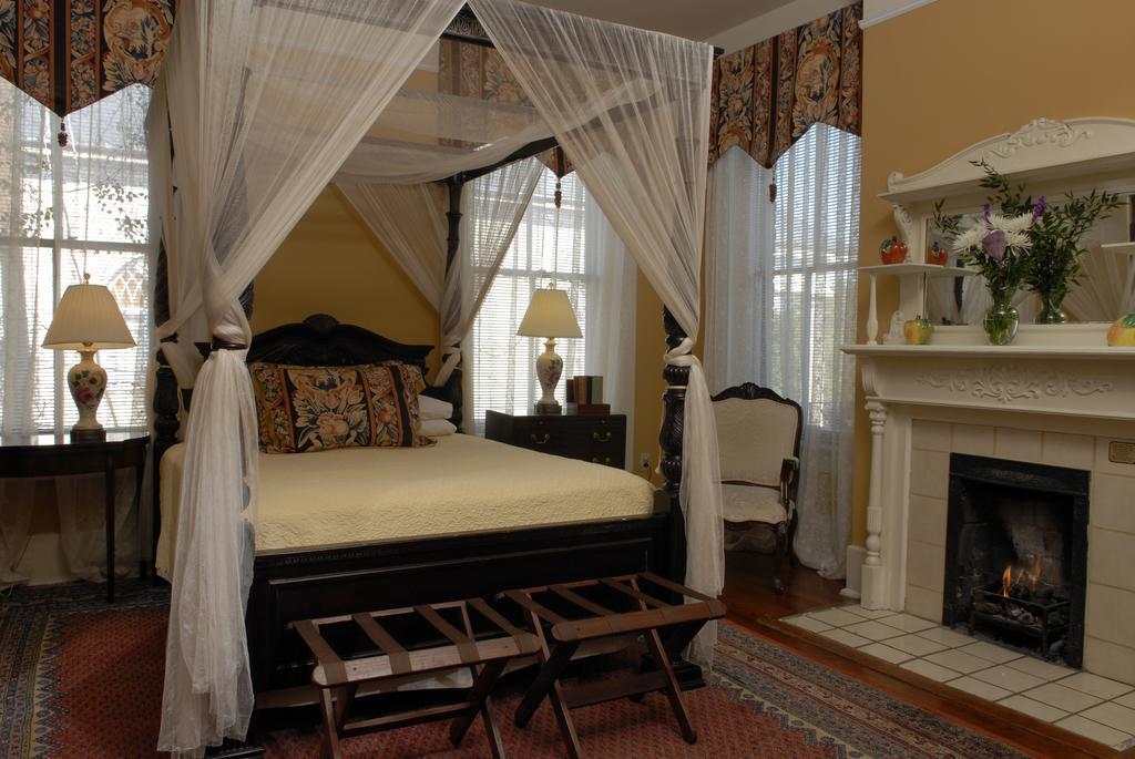 Bed & Breakfast Foley House 4*