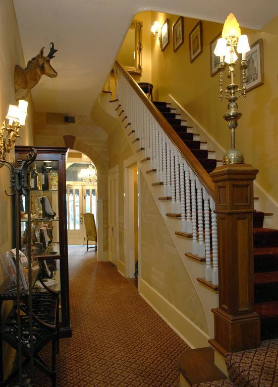 Foley House 4*