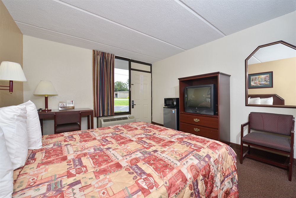 Econo Midtown Motel 2*