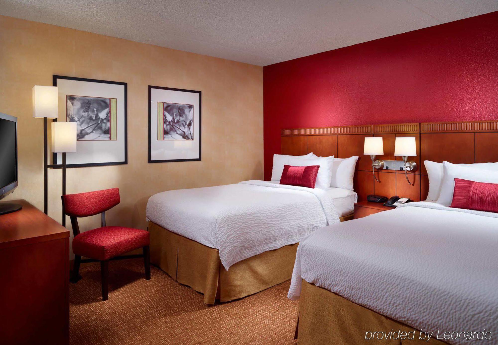 Courtyard By Marriott Midtown