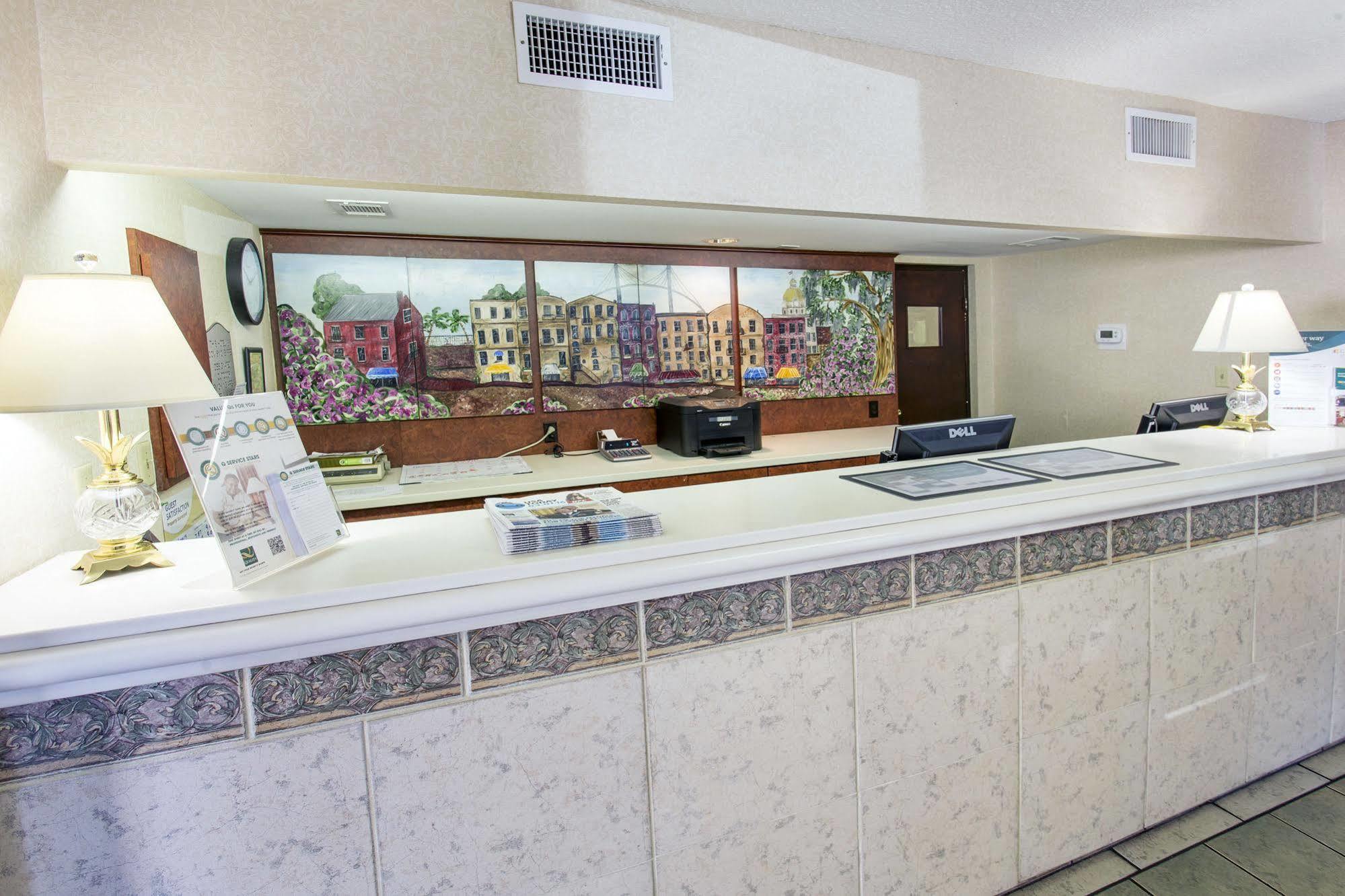 Inn Quality Historic District Savannah